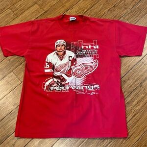Hockey Vintage 90s Detroit Redwings Steve Yzerman 19 T-shirt RED,  XL oversized
